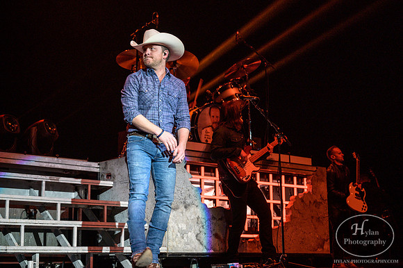 JustinMoore-HylanPhotography-MoheganPa-CatCountry96-2-11.jpg