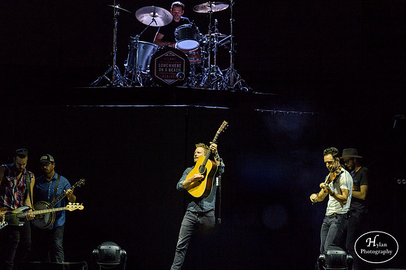 DierksBentley-HylanPhotography-Musikfest2016-CatCountry-203446.jpg