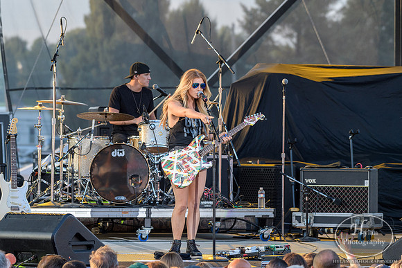 LindsayEll-HylanPhotography-AllentownFair17-CatCountry96-2-2.jpg