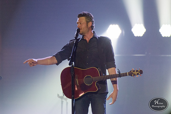 BlakeShelton-HylanPhotography-MoheganSunArena-CatCountry-205022.jpg