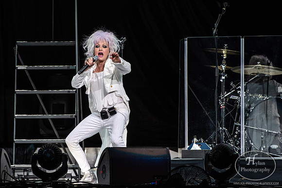 CyndiLauper-HylanPhotography-PPLCenter-WLEV-194459.jpg