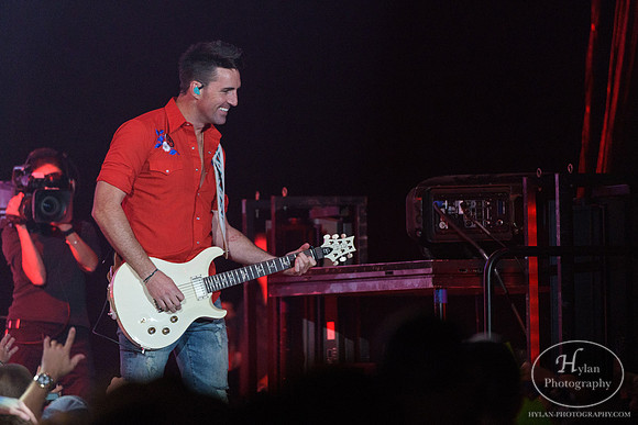 JakeOwen-HylanPhotography-MoheganSunArenaPa-CatCountry-210714.jpg