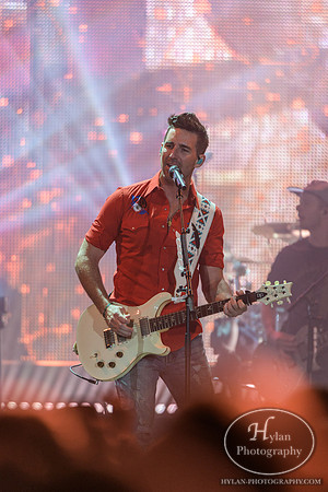 JakeOwen-HylanPhotography-MoheganSunArenaPa-CatCountry-210539.jpg
