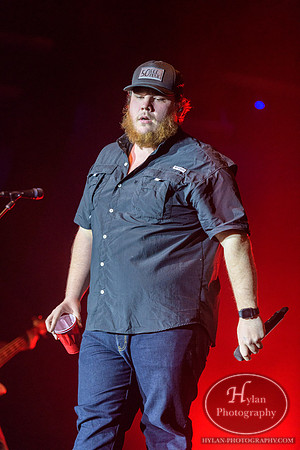 LukeCombs-HylanPhotography-SandsEventCenter-CatCountry96-210436.jpg