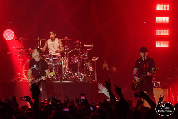Blink-182-HylanPhotography-SandsBethlehemEventCenter-03-2.jpg