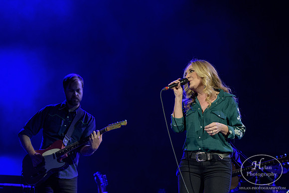 LeeAnnWomack-HylanPhotography-MoheganPa-CatCountry96-193743.jpg