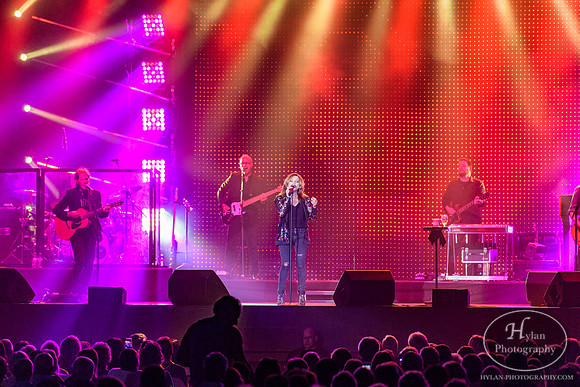 MartinaMcBride-HylanPhotography-SandsEventCenter-CatCountry-3.jpg