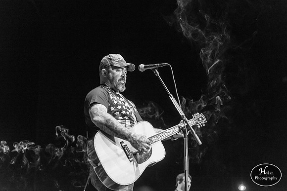 AaronLewis-HylanPhotography-SandsBethlehemEventCenter-CatCountry-212954.jpg