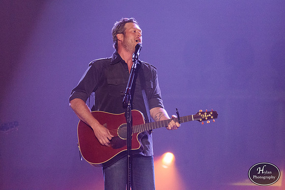 BlakeShelton-HylanPhotography-MoheganSunArena-CatCountry-205000.jpg
