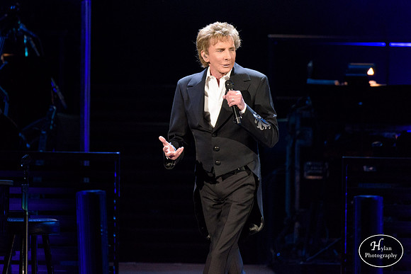 BarryManilow-HylanPhotography-MoheganSunArena-WLEV-01-7.jpg