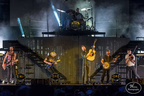DierksBentley-HylanPhotography-Musikfest2016-CatCountry-02-2.jpg