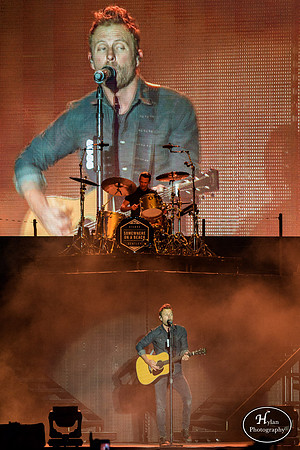 DierksBentley-HylanPhotography-Musikfest2016-CatCountry-203948.jpg