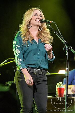 LeeAnnWomack-HylanPhotography-MoheganPa-CatCountry96-193227.jpg