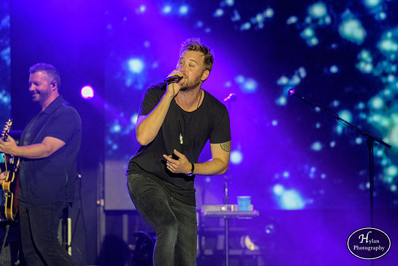 LadyAntebellum-HylanPhotography-Musikfest2016-CatCountry-214820.jpg
