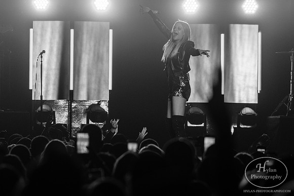 KelseaBallerini-HylanPhotography-MoheganSunArenaPa-CatCountry-02-5.jpg