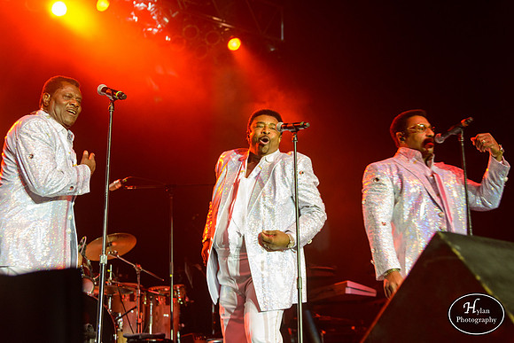 TemptaionsReview_ft_DennisEdwards-HylanPhotography-SandsBethlehemEventCenter-WLEV-200246.jpg