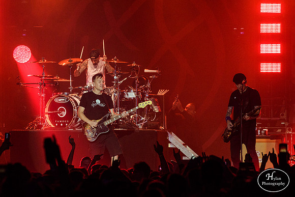 Blink-182-HylanPhotography-SandsBethlehemEventCenter-01-7.jpg