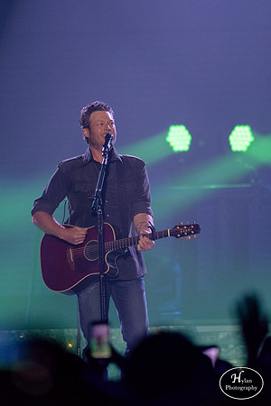 BlakeShelton-HylanPhotography-MoheganSunArena-CatCountry-01-10.jpg