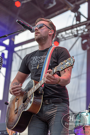 BrothersOsborne-HylanPhotography-AllentownFair2016-CatCountry-01-8.jpg