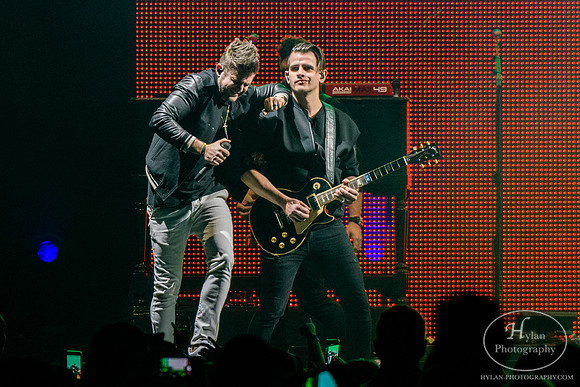 ThomasRhett-HylanPhotography-MoheganSunArenaPa-CatCountry-212606.jpg