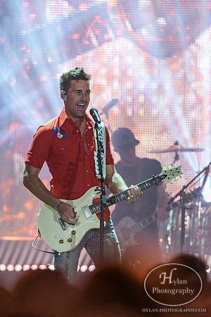 JakeOwen-HylanPhotography-MoheganSunArenaPa-CatCountry-2.jpg