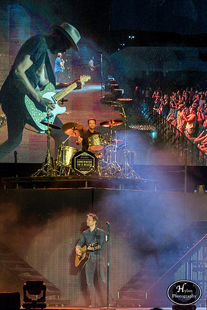 DierksBentley-HylanPhotography-Musikfest2016-CatCountry-01-4.jpg