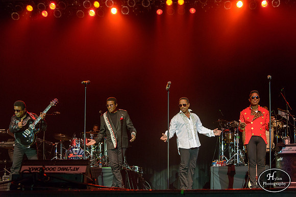 TheJacksons-HylanPhotography-SandsBethlehemEventCenter-WLEV-230518.jpg