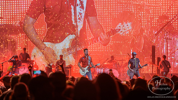 JakeOwen-HylanPhotography-MoheganSunArenaPa-CatCountry-210513.jpg
