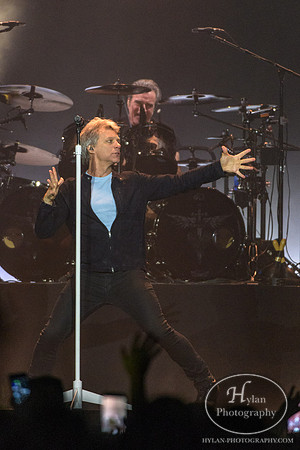 BonJovi-HylanPhotography-PPLCenter-WLEV-203630.jpg