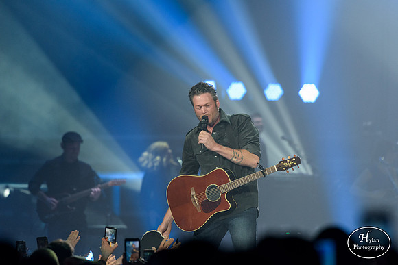 BlakeShelton-HylanPhotography-MoheganSunArena-CatCountry-204420.jpg