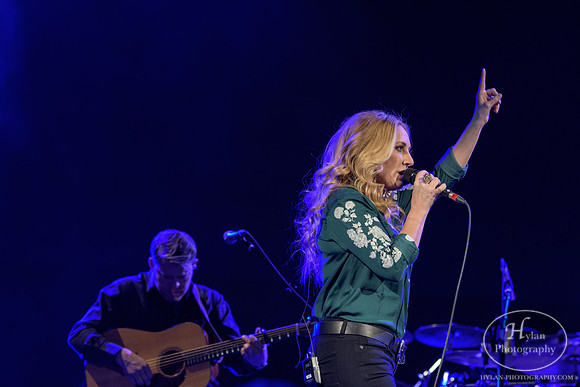 LeeAnnWomack-HylanPhotography-MoheganPa-CatCountry96-193747.jpg