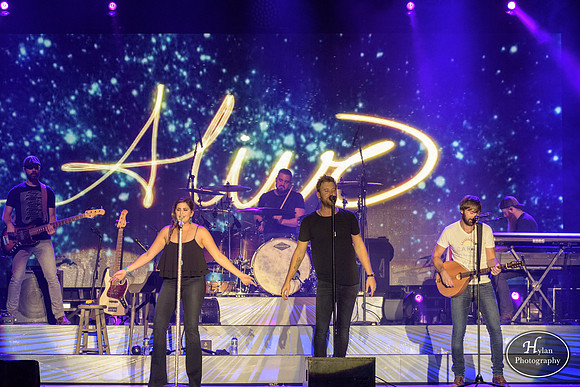 LadyAntebellum-HylanPhotography-Musikfest2016-CatCountry-03.jpg