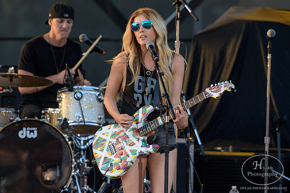 LindsayEll-HylanPhotography-AllentownFair17-CatCountry96-3-2.jpg