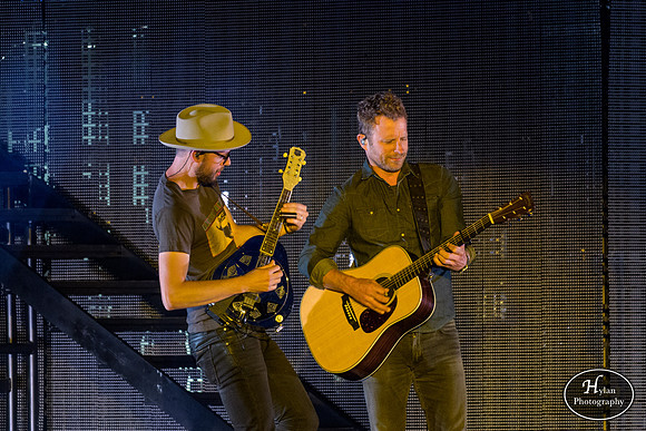 DierksBentley-HylanPhotography-Musikfest2016-CatCountry-02-4.jpg