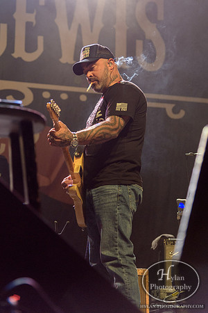 AaronLewis-HylanPhotography-SandsEventCenter-WLEV-202133.jpg