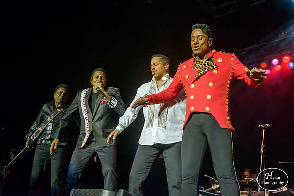 TheJacksons-HylanPhotography-SandsBethlehemEventCenter-WLEV-230804.jpg
