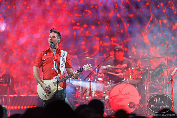 JakeOwen-HylanPhotography-MoheganSunArenaPa-CatCountry-2-3.jpg