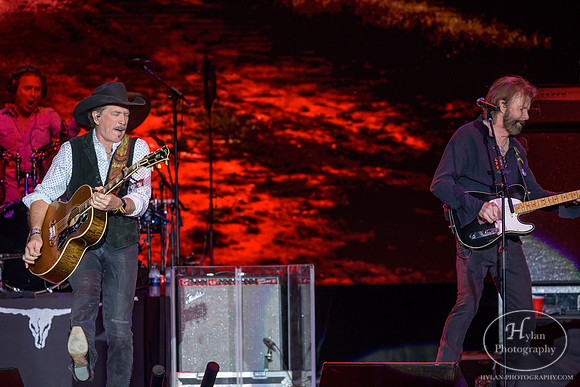 Brooks&Dunn-HylanPhotography-AllentownFair2019-WLEV-2-8.jpg