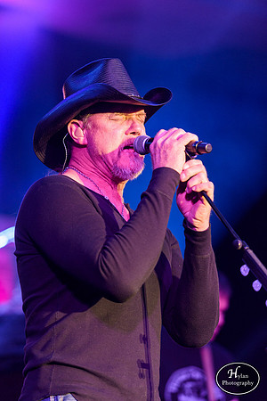 TraceAdkins-HylanPhotography-MoheganSunPocono-CatCountry-211210.jpg