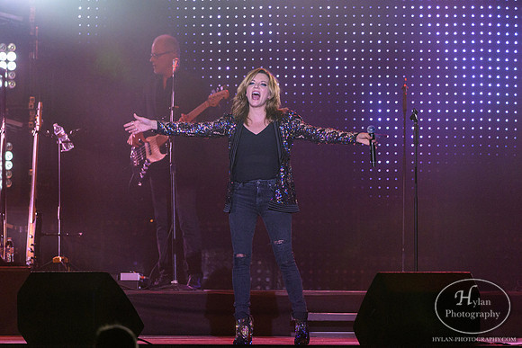MartinaMcBride-HylanPhotography-SandsEventCenter-CatCountry-5-3.jpg