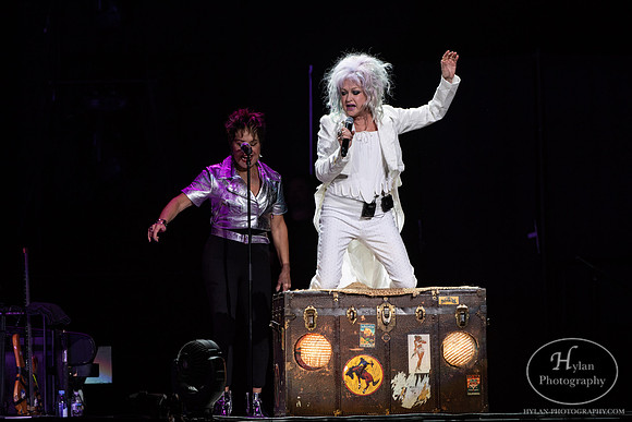 CyndiLauper-HylanPhotography-PPLCenter-WLEV-194049.jpg