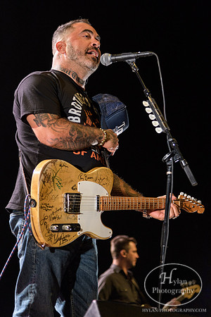 AaronLewis-HylanPhotography-SandsEventCenter-WLEV-202223.jpg