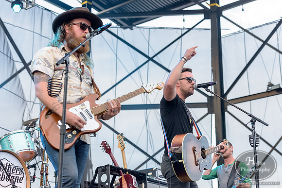 BrothersOsborne-HylanPhotography-AllentownFair2016-CatCountry-190540.jpg