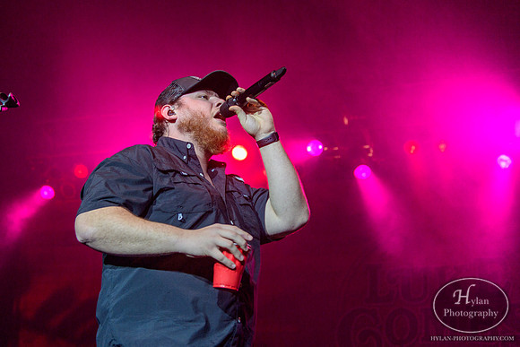 LukeCombs-HylanPhotography-SandsEventCenter-CatCountry96-2-3.jpg