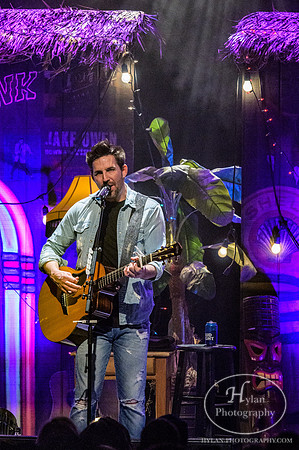 JakeOwen-HylanPhotography-FMKirby-CatCountry96-211835.jpg