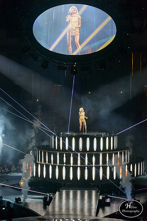 CarrieUnderwood-HylanPhotography-PPLCenter-CatCountry-204510.jpg