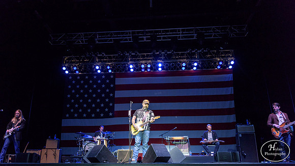 AaronLewis-HylanPhotography-SandsBethlehemEventCenter-CatCountry-01-4.jpg