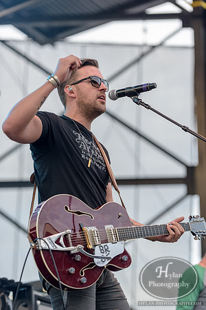 BrothersOsborne-HylanPhotography-AllentownFair2016-CatCountry-01-2.jpg
