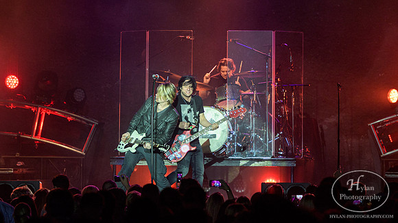 GooGooDolls-HylanPhotography-SandsEventCenter-WLEV-212614.jpg