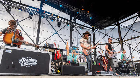 BrothersOsborne-HylanPhotography-AllentownFair2016-CatCountry-190650.jpg